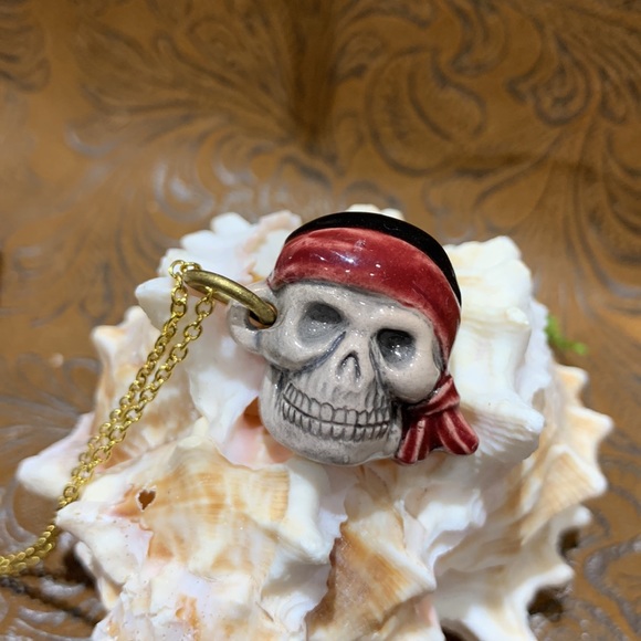 Pirate Skull Pendent - Picture 2 of 6